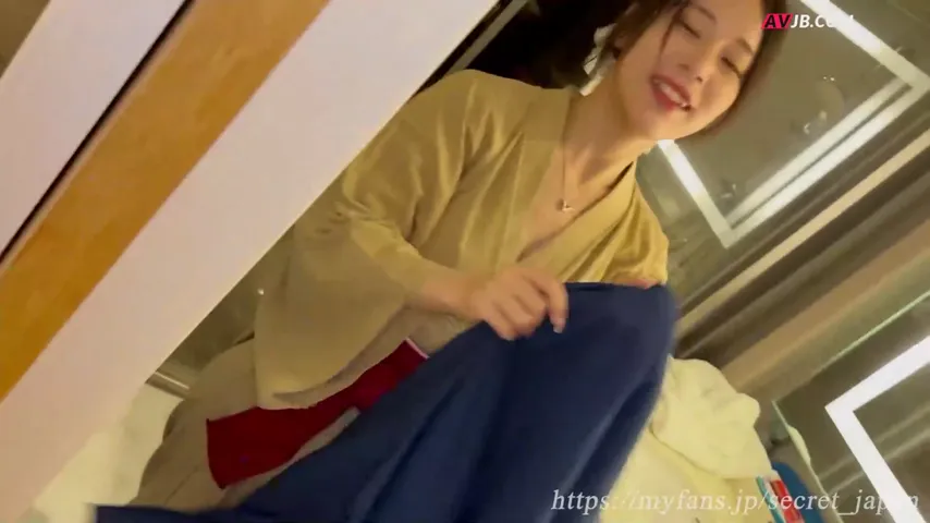 Unfiltered Chaos: Amateur Brunette’s Wild Night of Blowjobs and Handjobs
