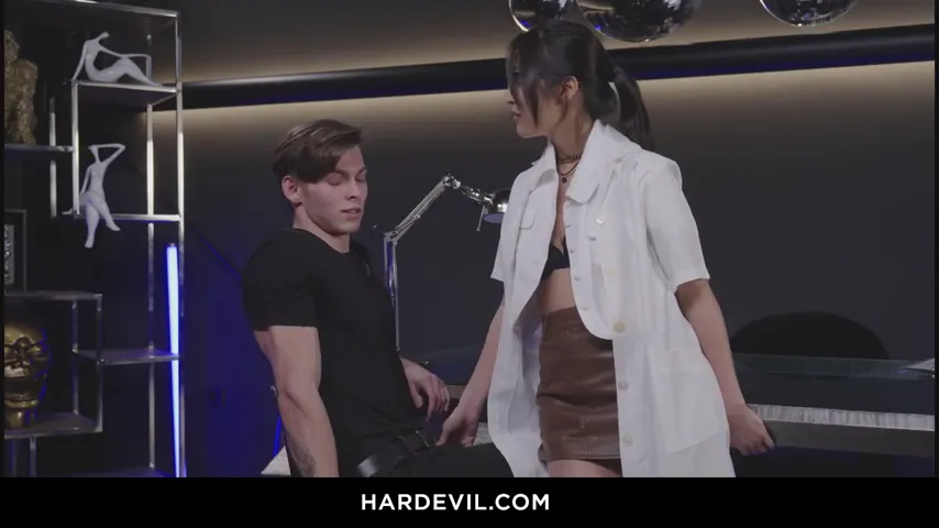 Unexpected Exam Room Encounter: Tommy Gold with Emiri Momota’s Steamy Surprise