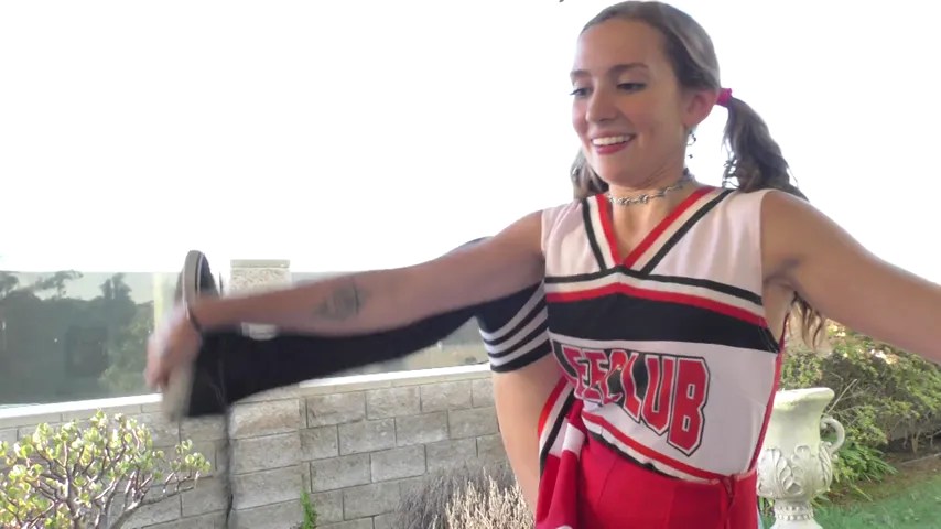 Blonde Bombshell Succumbs: Hardcore Blowjob That Ends in a Satisfying Splash
