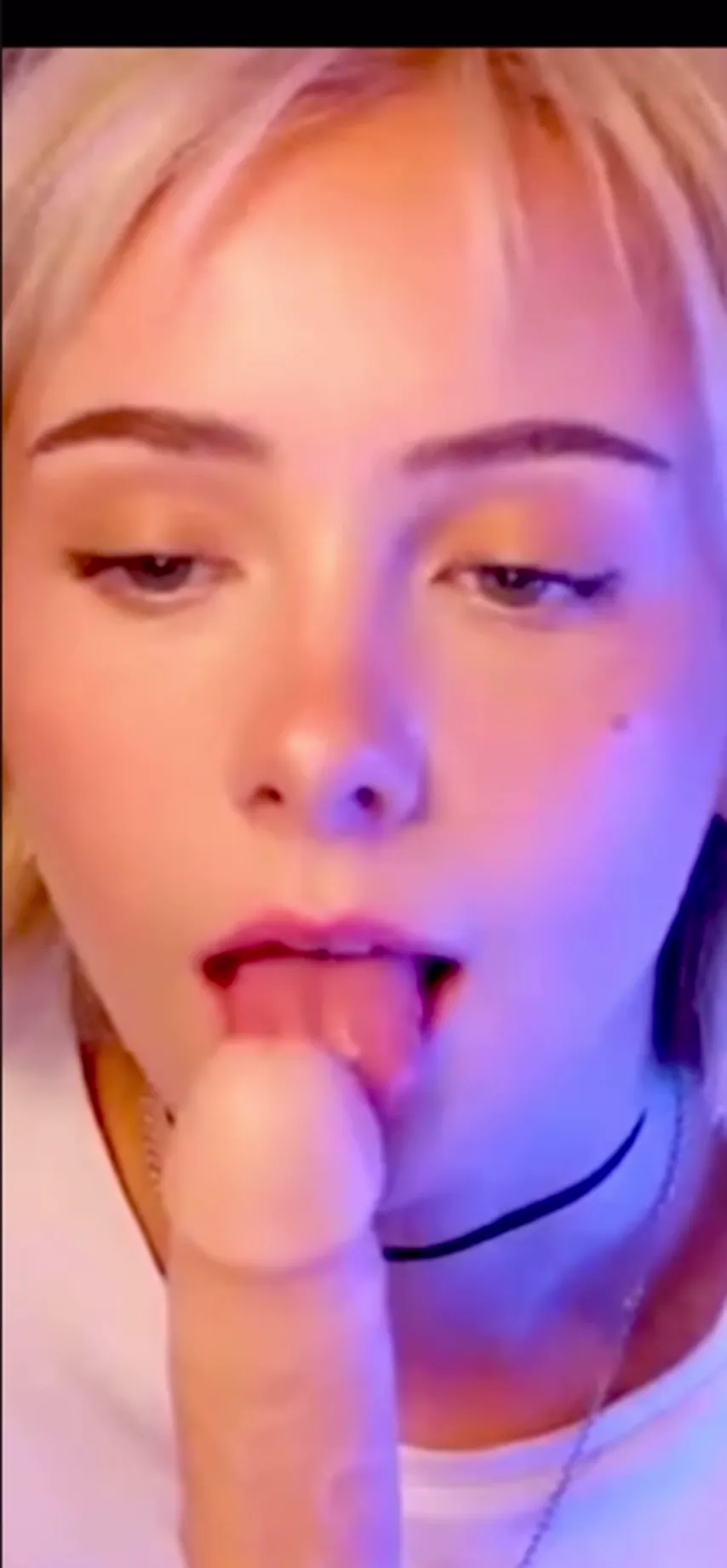 Live and Unfiltered: Blond Beauty Dives Deep with a Dildo on Webcam