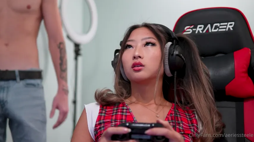 Gamer Girl Gets Real: Raya’s Unfiltered Blowjob Session Caught on Camera