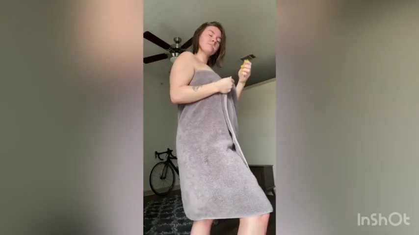 Pillow Passion: Big-Ass Latina Babe Takes Her Pleasure to New Heights