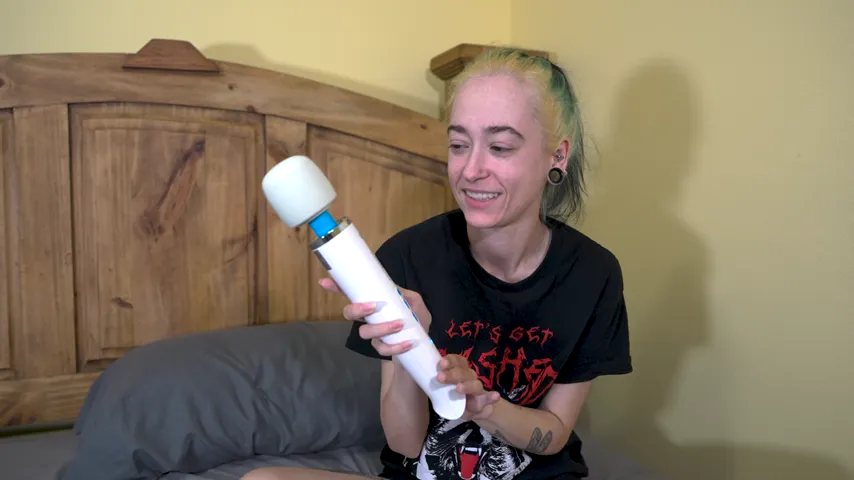Spellbound: Amateur Blowjob Turns Into a Creampie Surprise with a Magic Wand