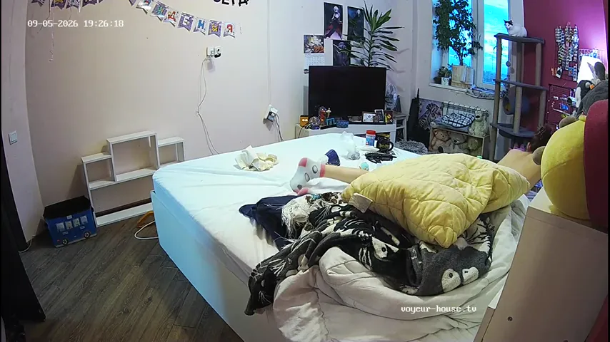 Caught in the Act: Gella & Winston’s Unfiltered Bedroom Cam Escapades