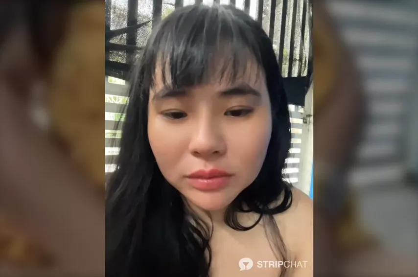Public Play: Em Nga’s Sultry Show Before the Crowd