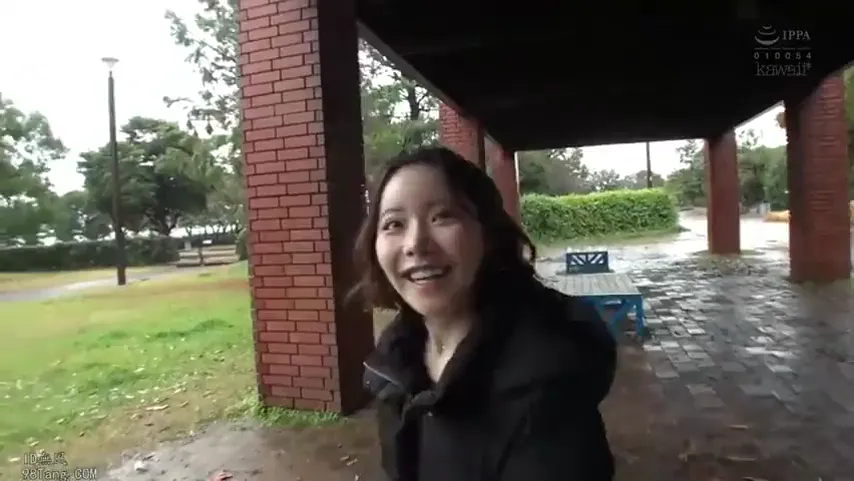 Tight Temptations: Asian Beauty Delivers Unforgettable Blowjob Experience