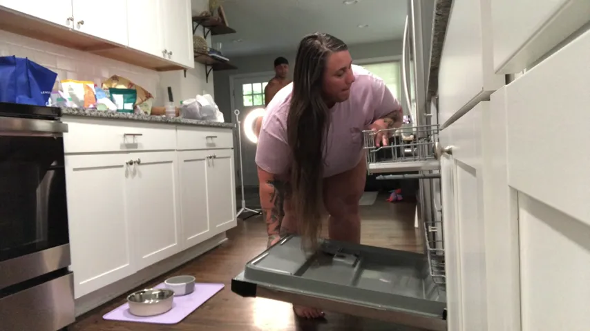 Soft Curves, Hard Edges: Thick Pawg Dives Into Pleasure