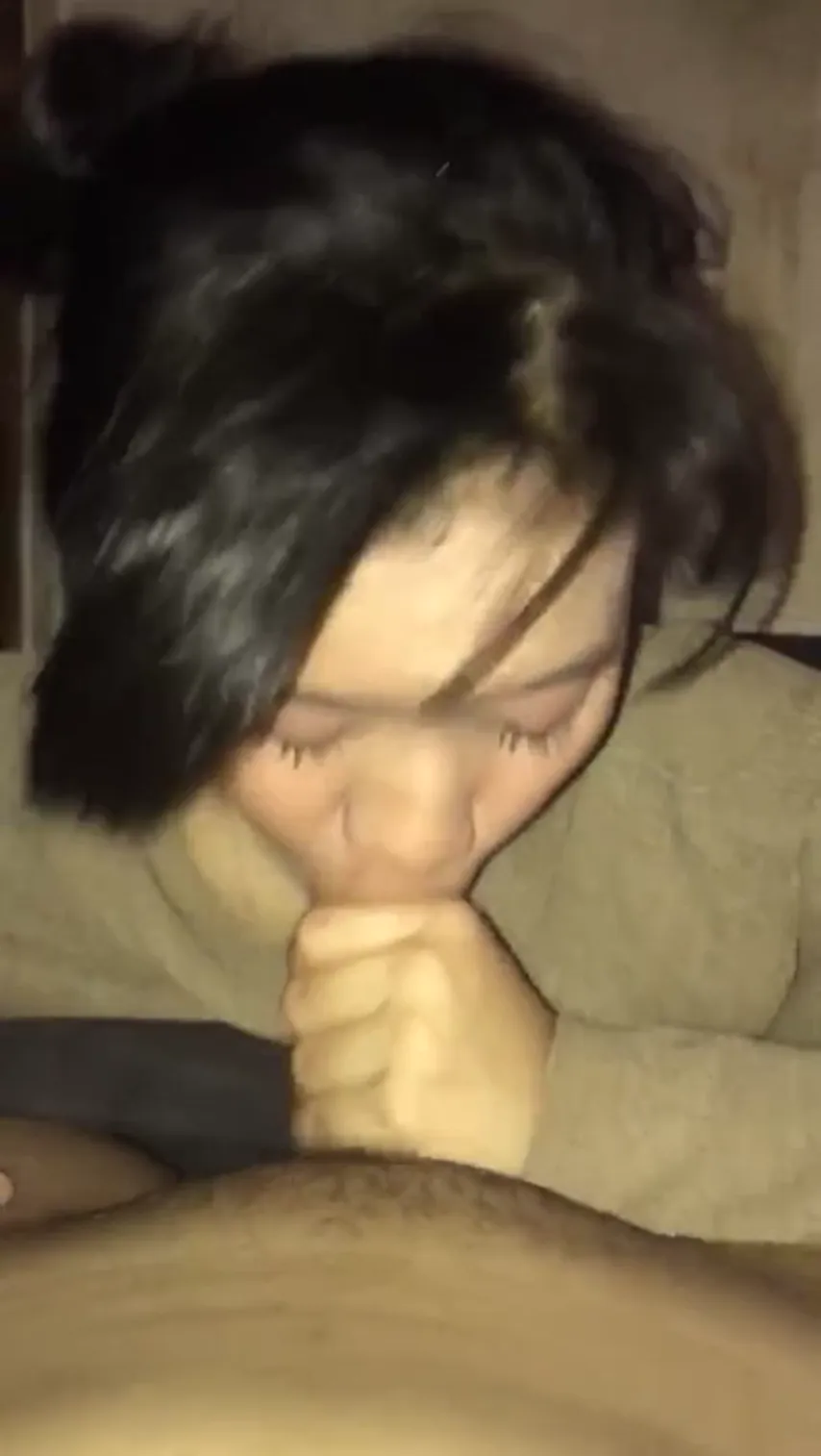 Intimate Moments: Brunette’s Unfiltered Blowjob in an Amateur Update