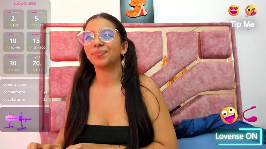 Emylii Cooperr: Latina Dreamgirl Unleashes Her Desire on Webcam