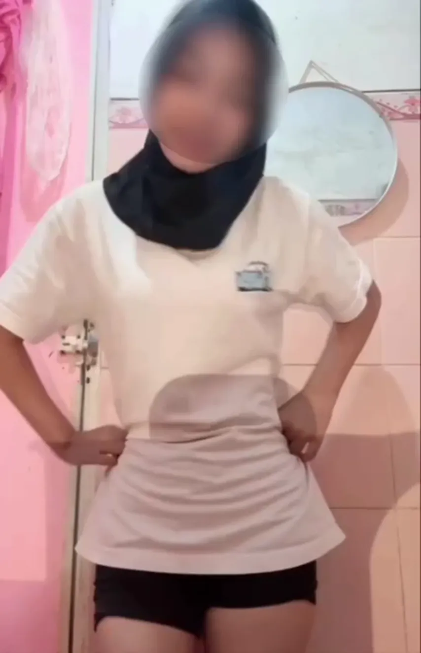 Self-Discovery: Brunette Beauty Takes Time for Herself with Pleasure