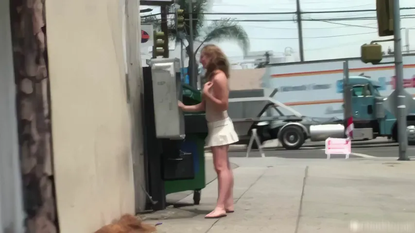 Unforgettable Stretch: A Cute Teen Shows How Deep and Wide She Can Go