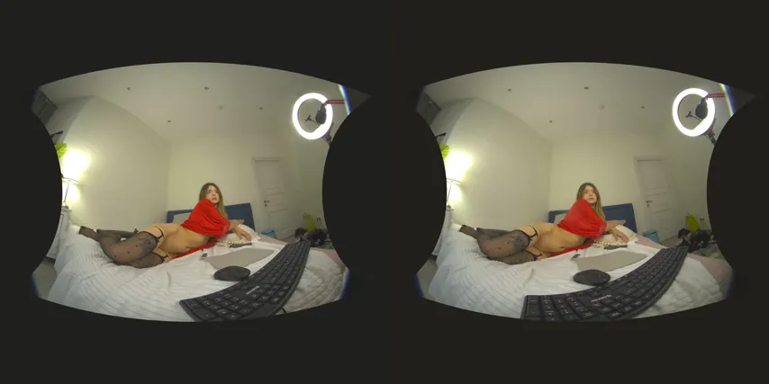 Virtual Voyeurism: Steamy Webcam Show with a Playful Blonde and Her Favorite Toys