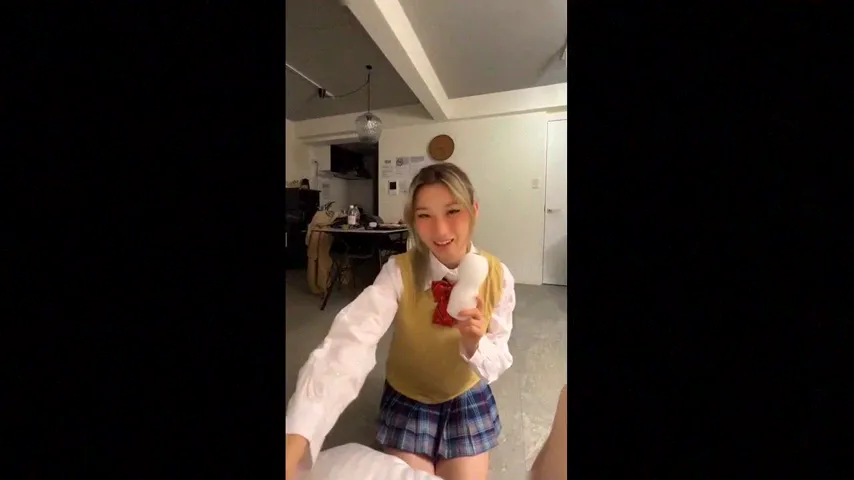 Sheesh! Asian Babe Goes All Out with the Full-Head Experience
