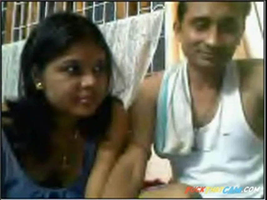 Candid Curves: Indian Amateur Unleashes Her All on Webcam