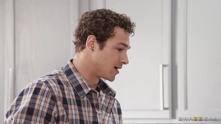 A Horny Housewife’s Call: Rayne Carter’s Desires Spark with Victor Ray