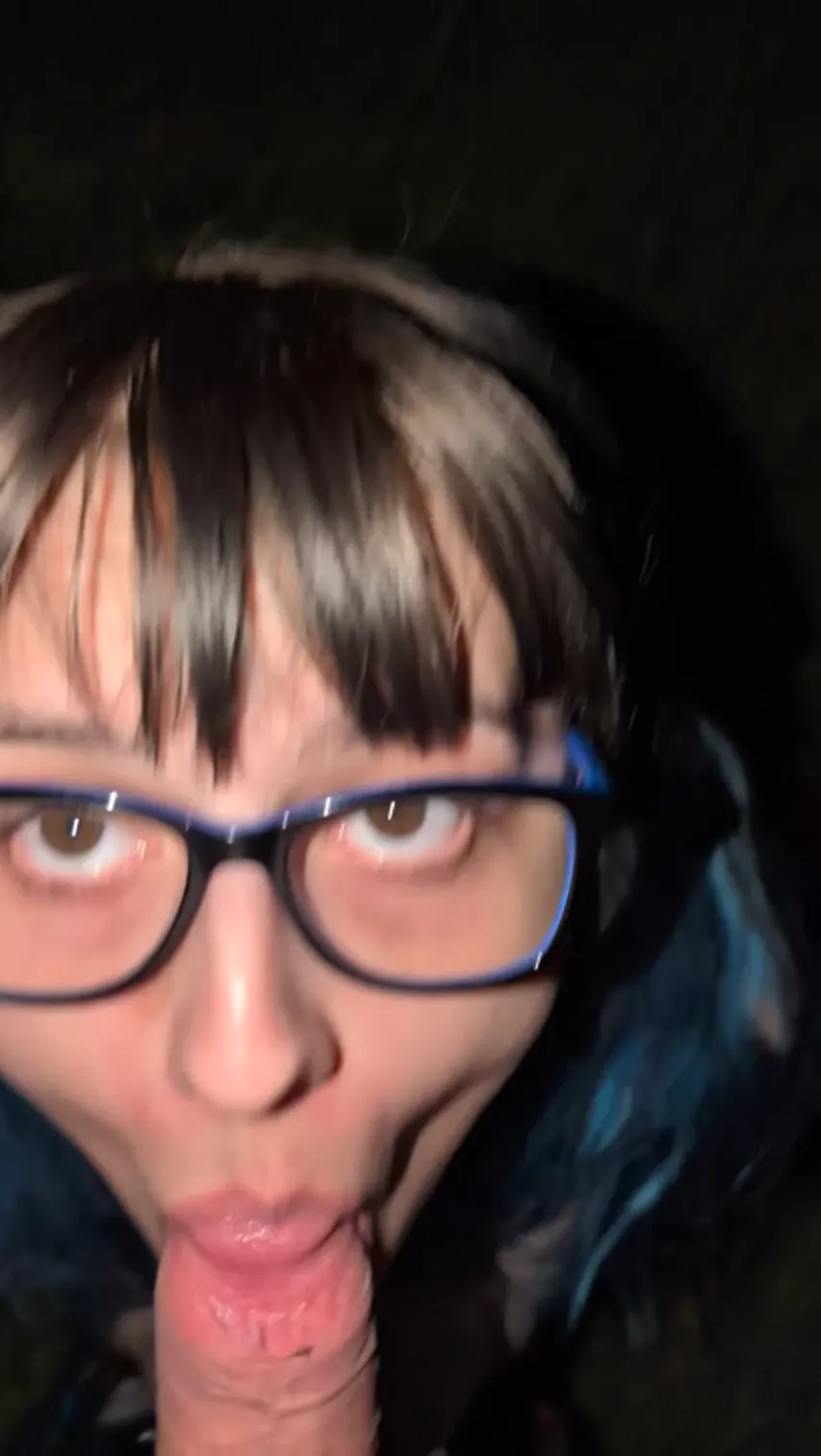 Alice Bean’s Bold Turn: Amateur Blowjob with a Facially Stunning Finish