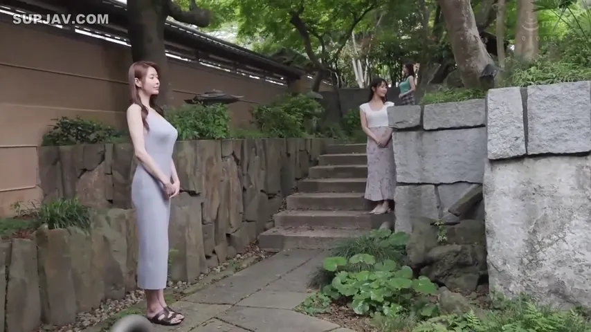 Unexpected Reunion: My Hometown Homecoming Turns into a Stepmother Harem Showdown