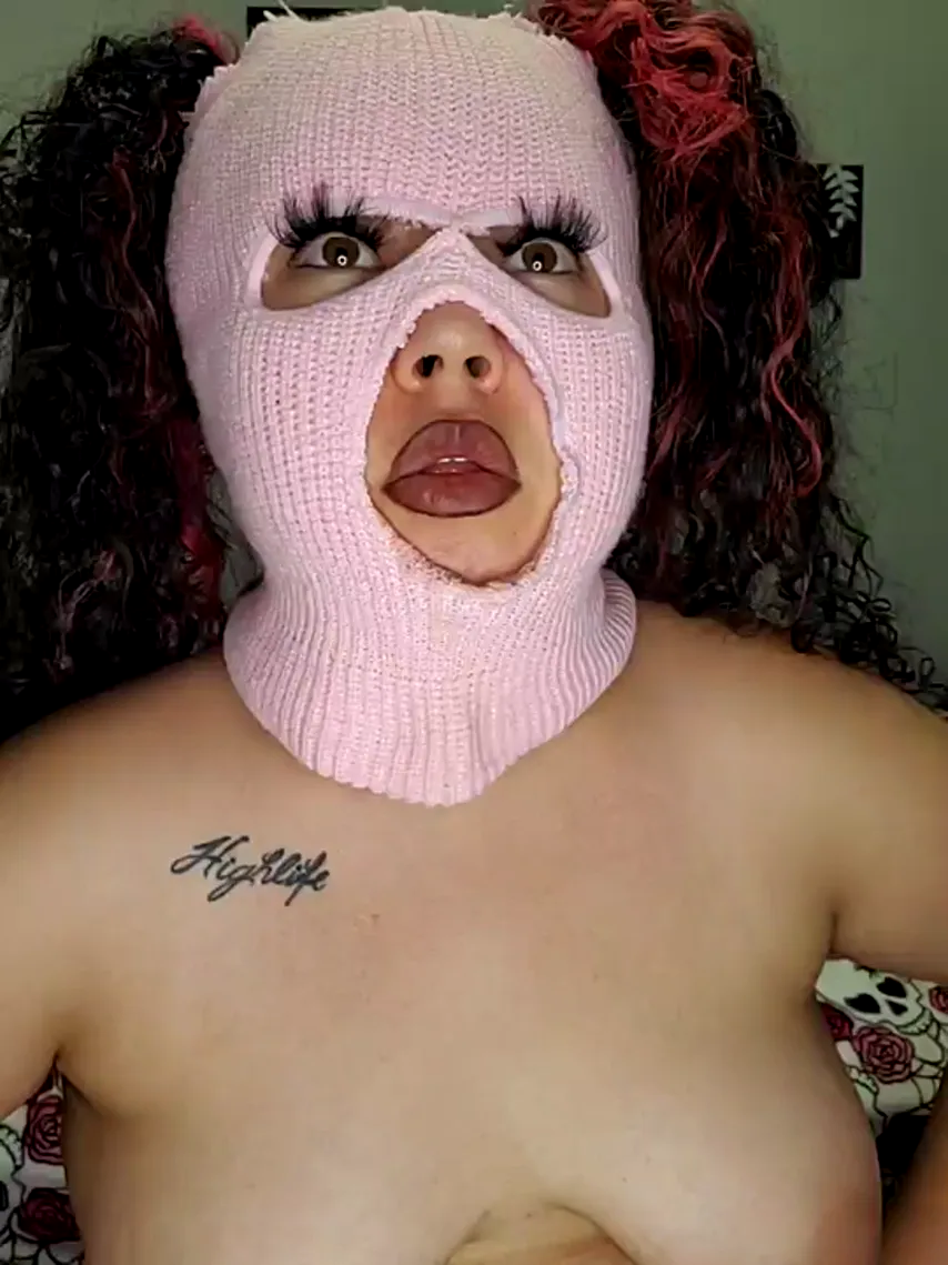 Unfiltered Pleasure: Di Di’s Solo Session with Toys and a Webcam