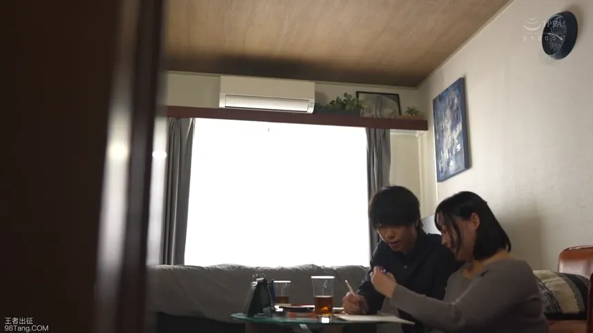Caught in the Act: Unprotected Encounter with My Girlfriend’s Mom