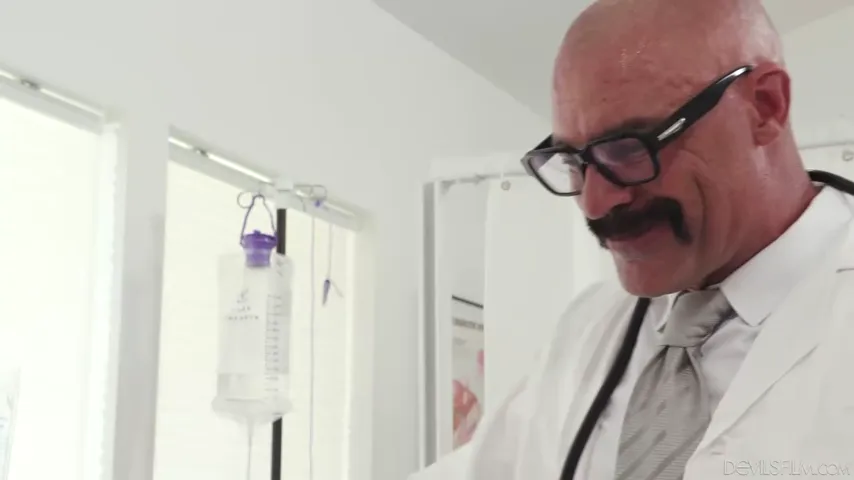 Redhead Delight: Zoey Uso’s Unfiltered Amateur Adventure in Anal