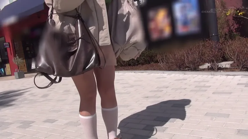 Momo Unleashed: Public Playground Handjob and Epic Cumshot