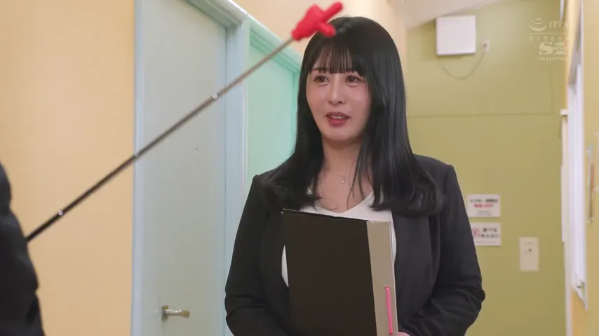 Momoka Kagura: The Allure of a Japanese MILF in an Amateur Showcase