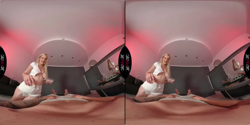 Heavenly Touch VR: A Mind-Blowing Encounter with Curvy Temptation