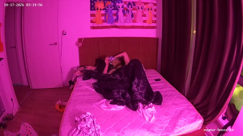 Unfiltered Intimacy: A Lolla Jessie Bedroom Candid at Voyeur House