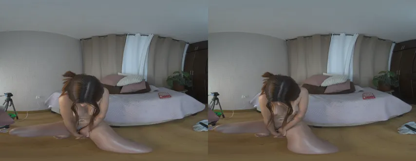 Virtual Temptation: Amy’s Bare All Striptease in VR