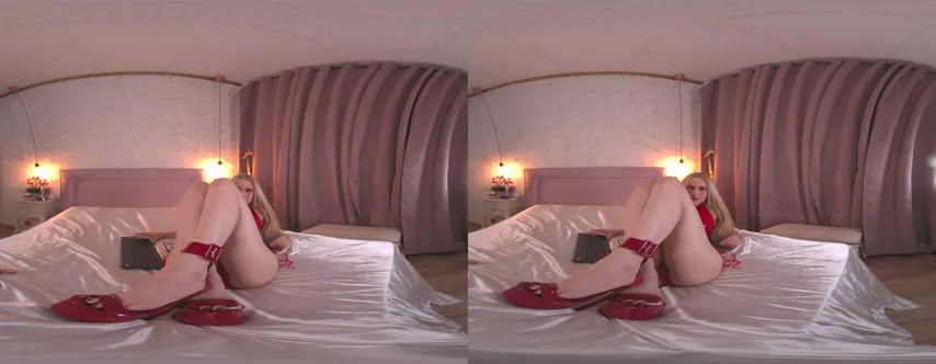 Virtual Temptation: Amateur Blonde Takes Her Pleasure to New Heights in VR