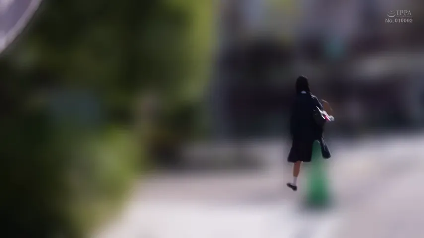Public Exhibition: Japanese Beauty Delivers a Stunning Blowjob in Broad Daylight