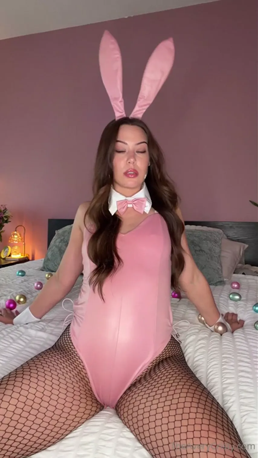 Fetish Fun: Bunny’s Solo Show with Fishnets, Dildo, and Vibrator