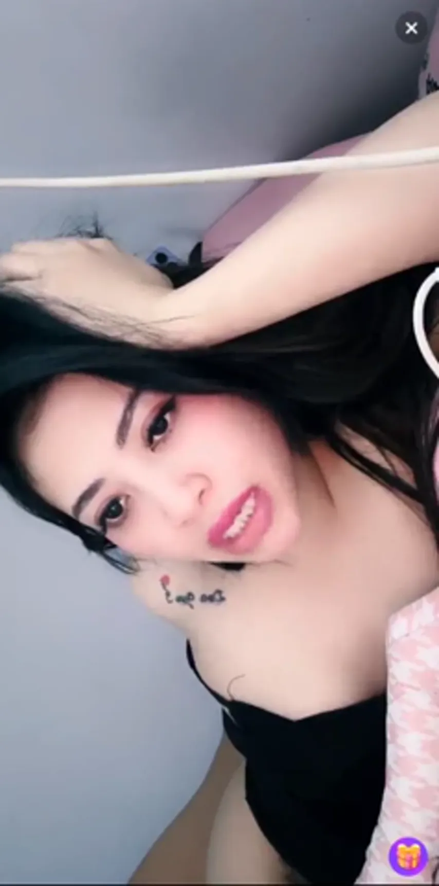 Rosalinda: Unfiltered Webcam Experience with an Alluring Brunette