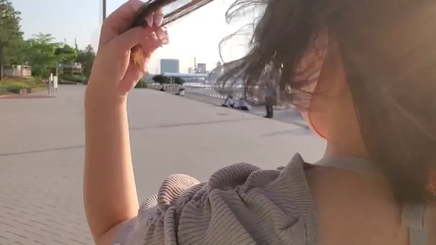 Secret Deals on the Beach: Amateur Brunette Blows Mind and More