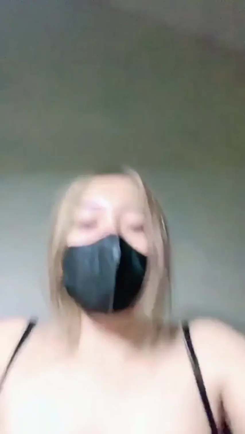 Blond Bbyraa’s Wild Anal Adventure: Amateur Creampie with a Twist