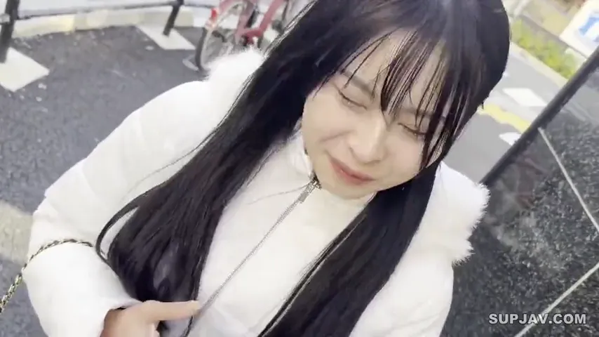 Japanese Beauty Unleashed: Alluring Curves Captured in Amateur Rawness