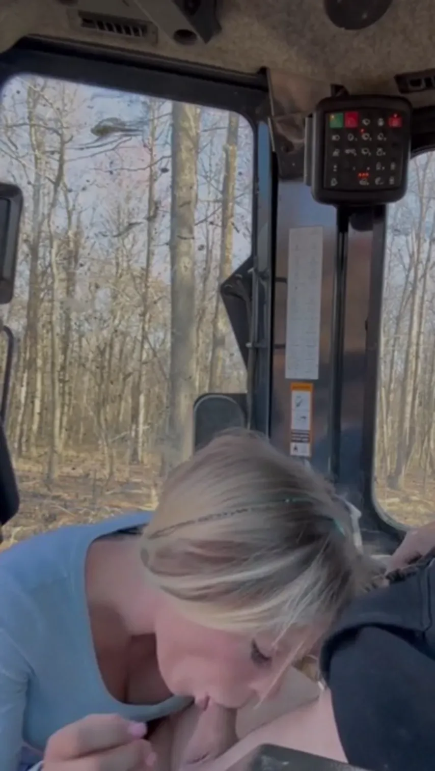 Nature’s Playground: Creamy Blonde Hottie Takes It Outside for an Unforgettable Creampie